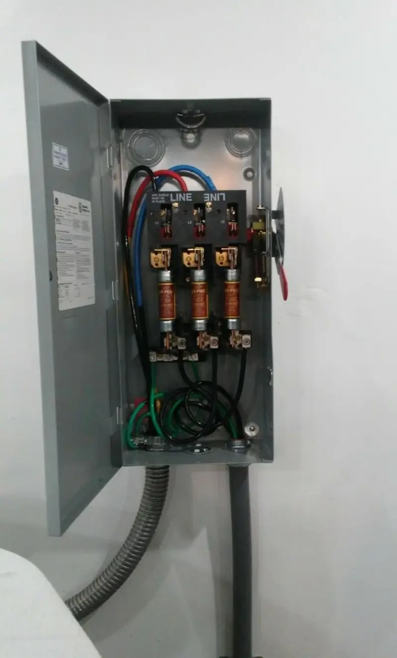 Three-phase disconnect switch installed for Smoke Detector Installation in Bostonia
